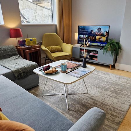 1-Bed Apartment, Close To Kensington Olympia With Free Wi-Fi & Netflix Londra Exterior foto
