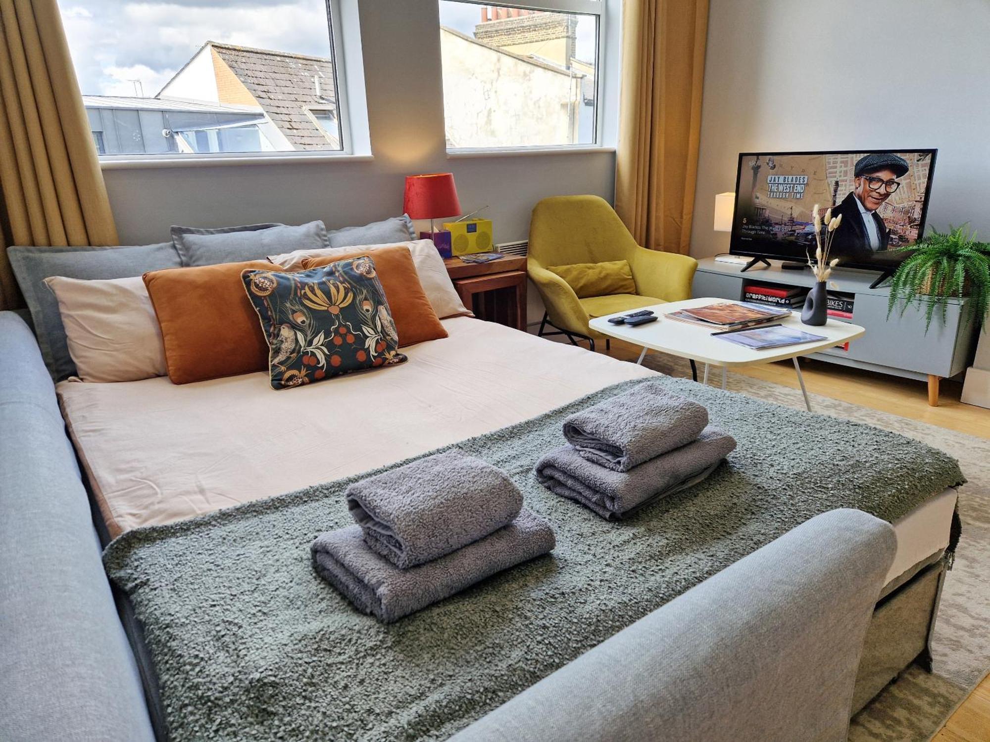 1-Bed Apartment, Close To Kensington Olympia With Free Wi-Fi & Netflix Londra Exterior foto