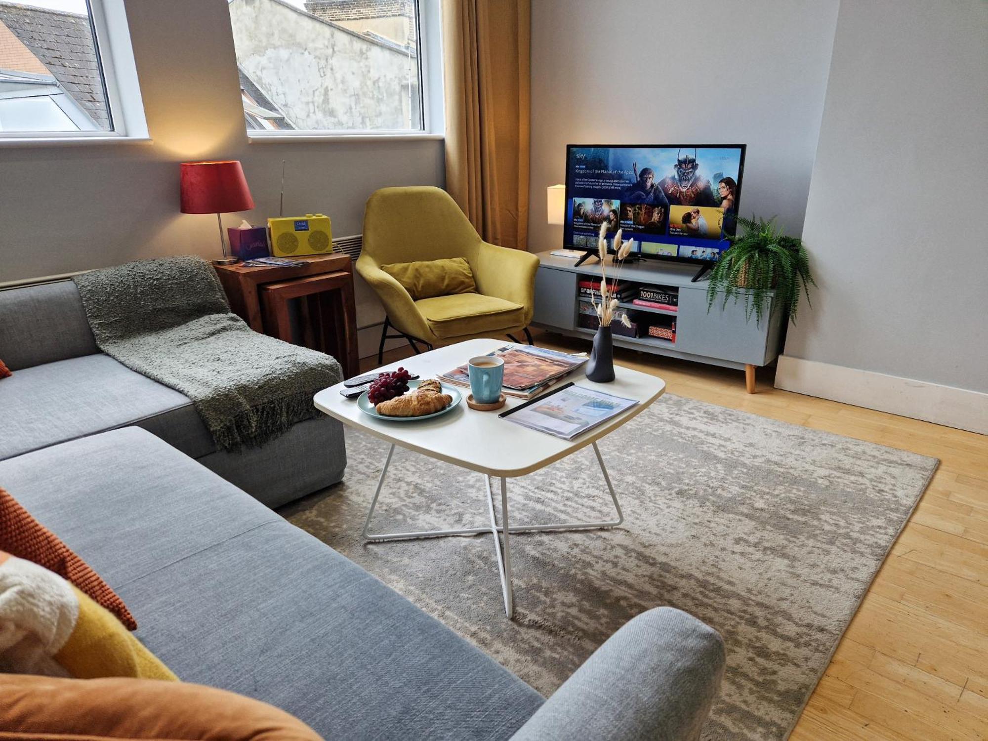 1-Bed Apartment, Close To Kensington Olympia With Free Wi-Fi & Netflix Londra Exterior foto