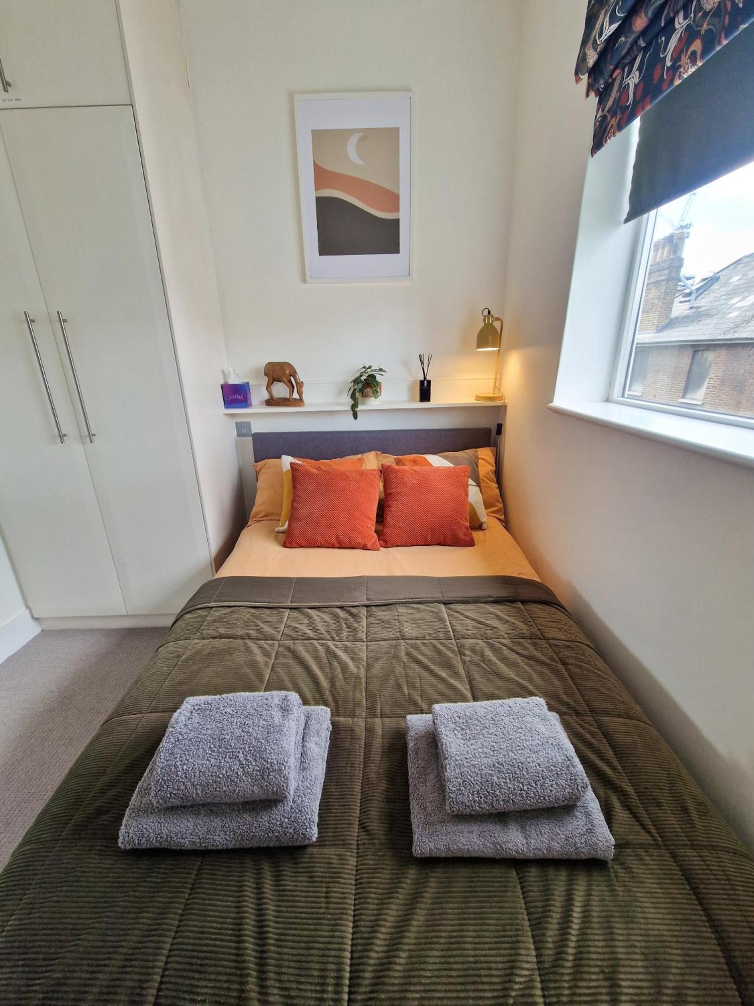 1-Bed Apartment, Close To Kensington Olympia With Free Wi-Fi & Netflix Londra Exterior foto