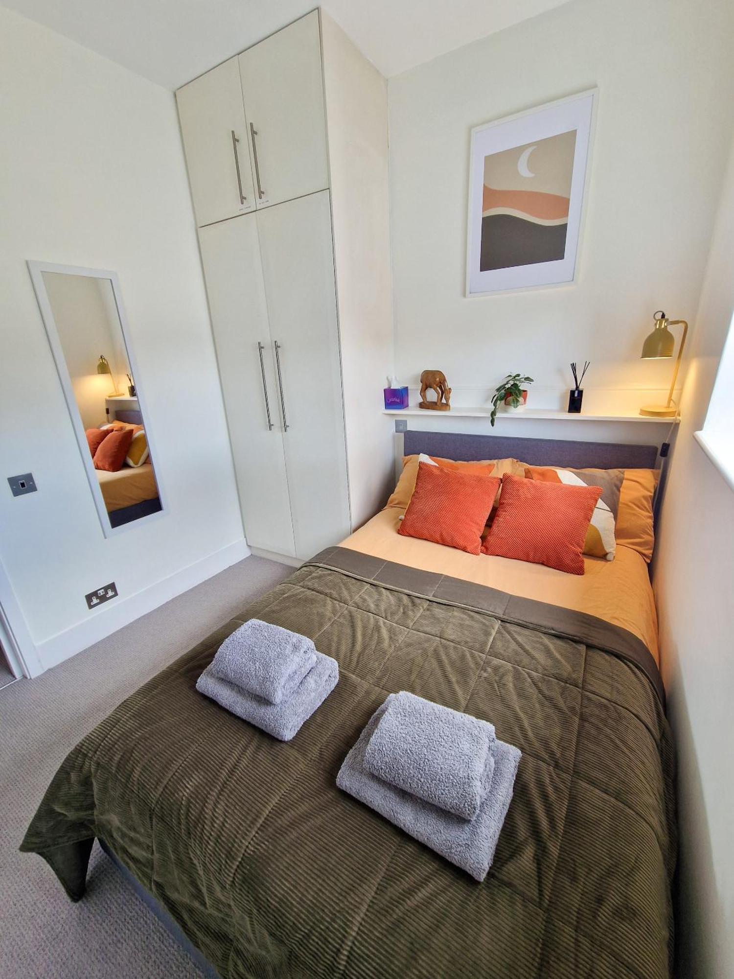1-Bed Apartment, Close To Kensington Olympia With Free Wi-Fi & Netflix Londra Exterior foto