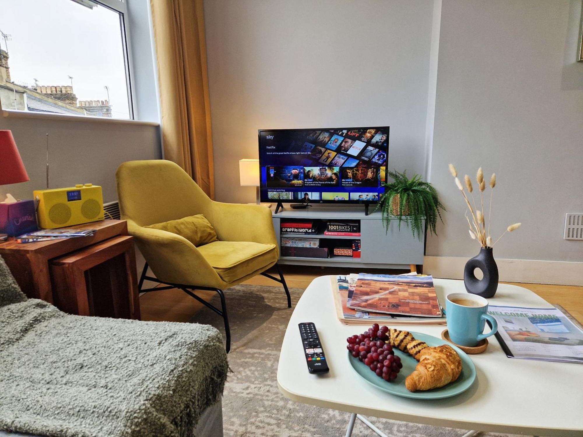 1-Bed Apartment, Close To Kensington Olympia With Free Wi-Fi & Netflix Londra Exterior foto