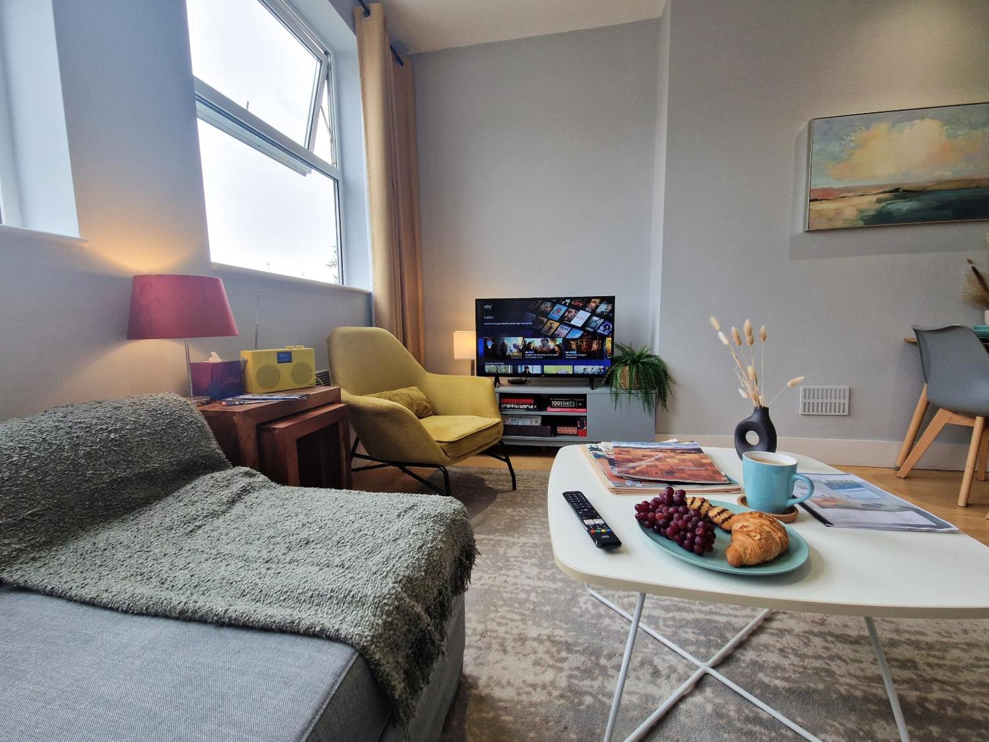 1-Bed Apartment, Close To Kensington Olympia With Free Wi-Fi & Netflix Londra Exterior foto
