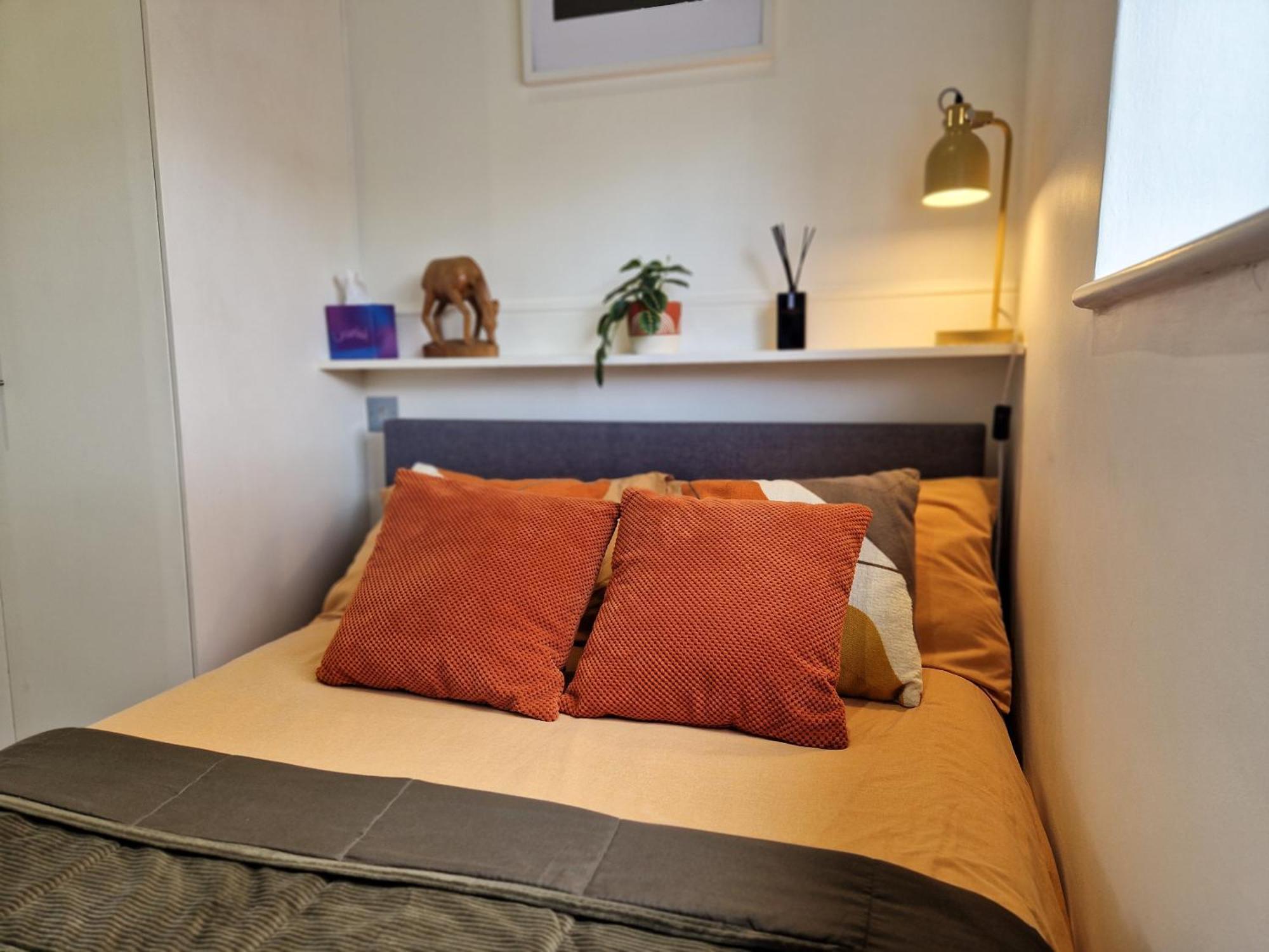 1-Bed Apartment, Close To Kensington Olympia With Free Wi-Fi & Netflix Londra Exterior foto