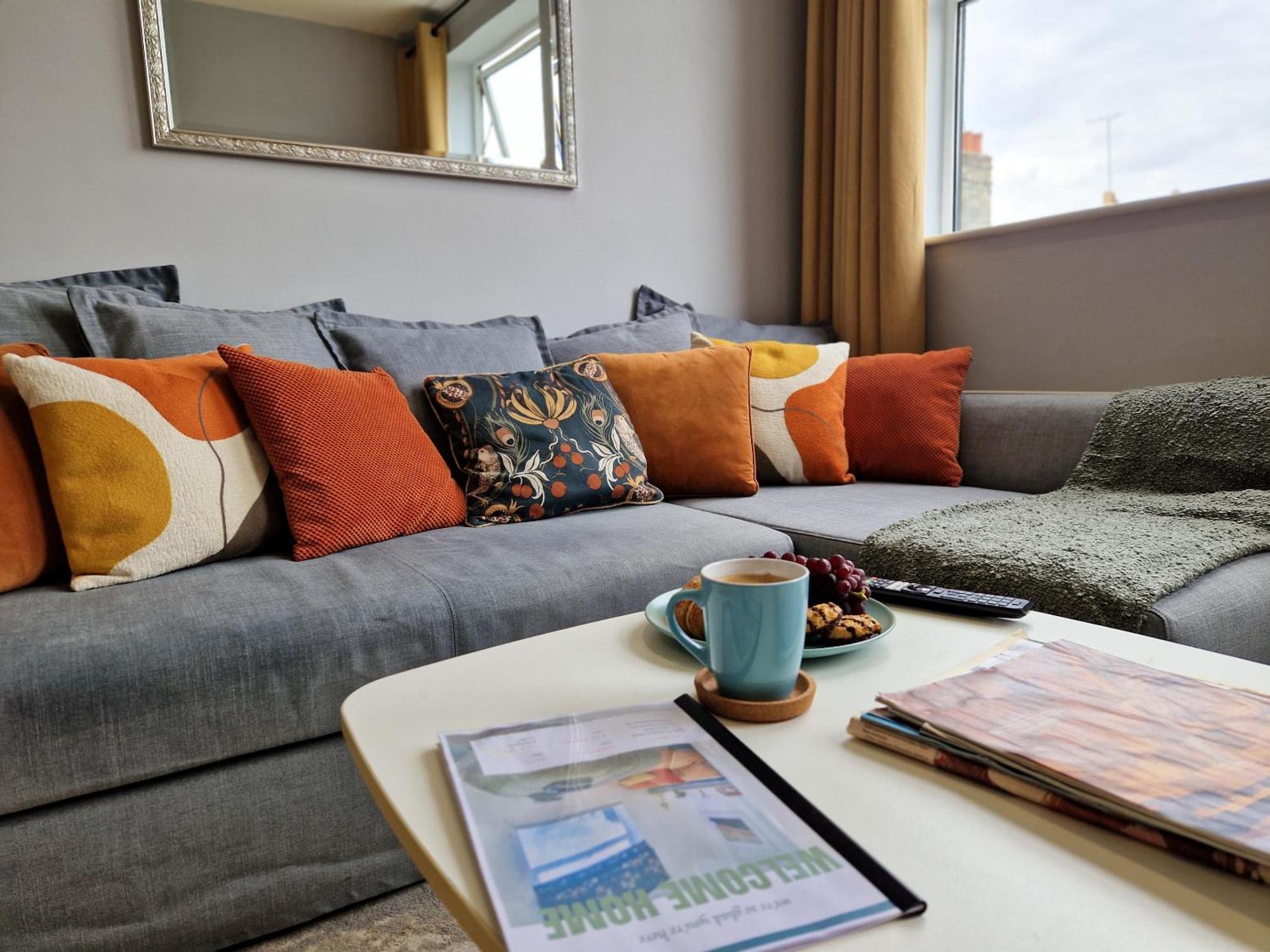 1-Bed Apartment, Close To Kensington Olympia With Free Wi-Fi & Netflix Londra Exterior foto