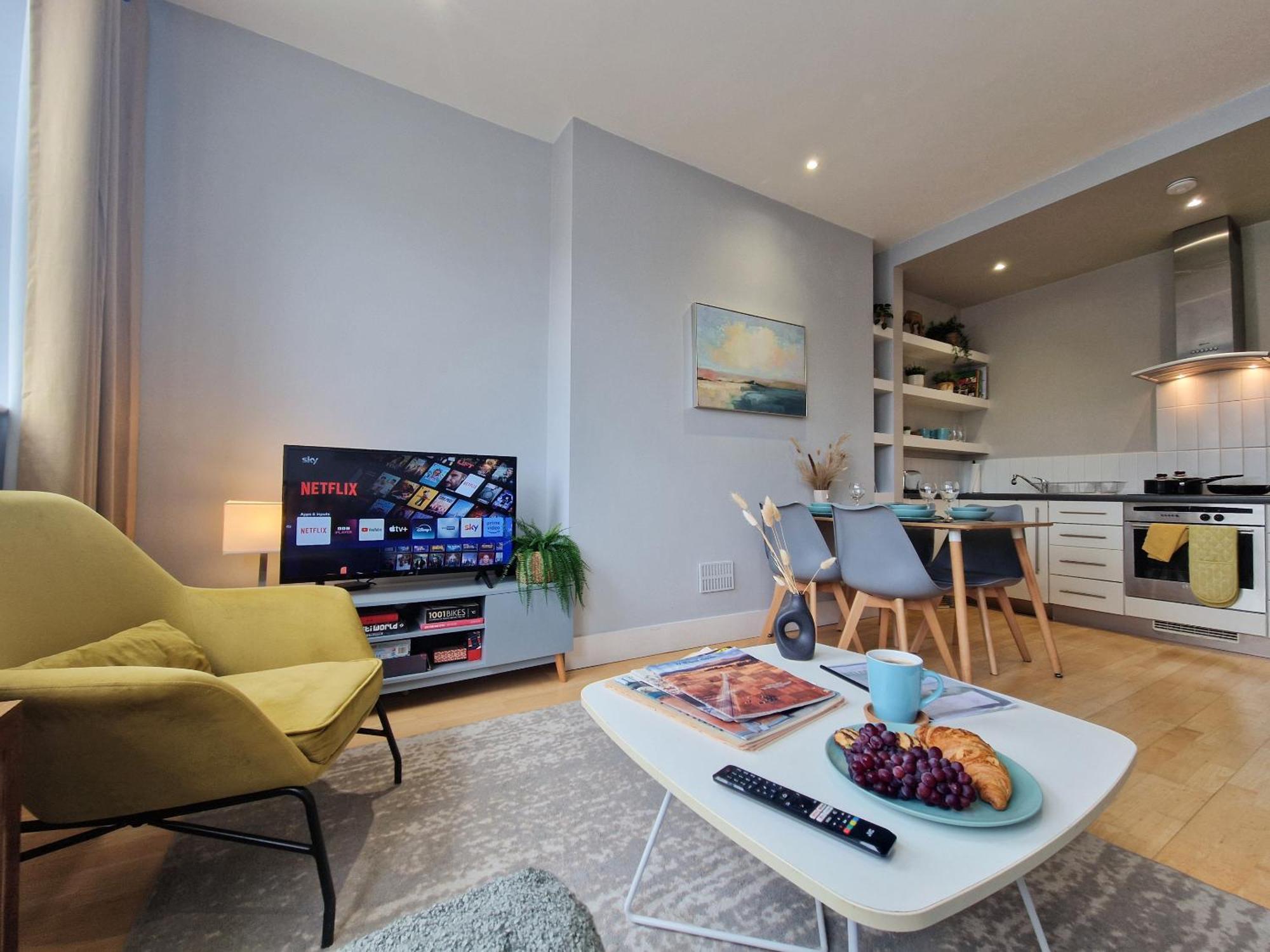 1-Bed Apartment, Close To Kensington Olympia With Free Wi-Fi & Netflix Londra Exterior foto