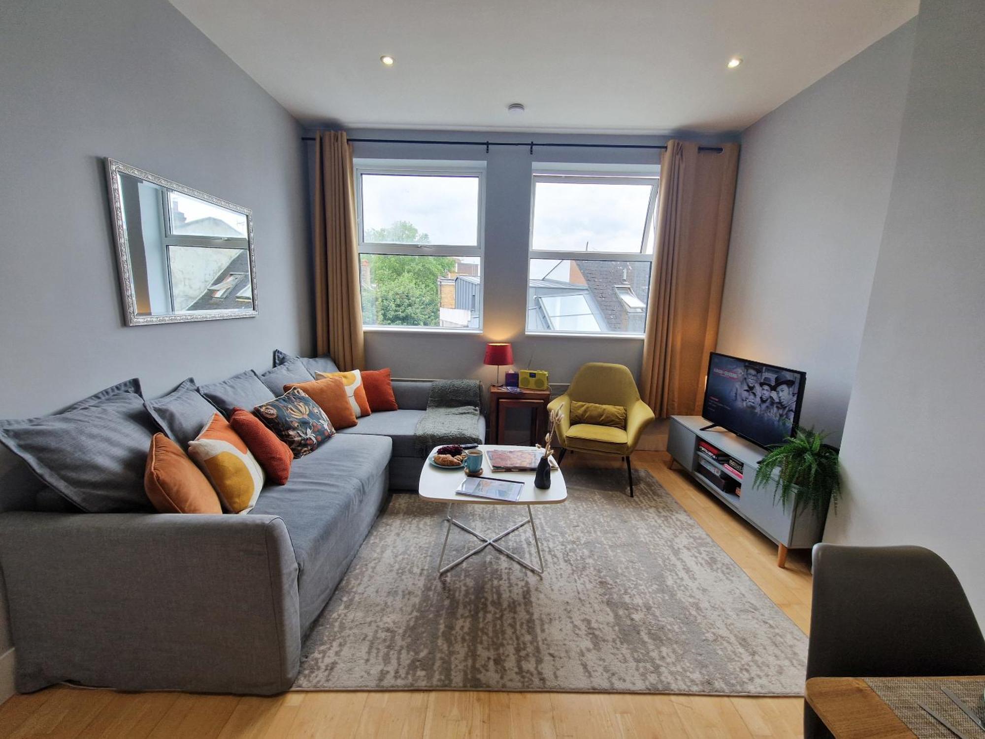 1-Bed Apartment, Close To Kensington Olympia With Free Wi-Fi & Netflix Londra Exterior foto