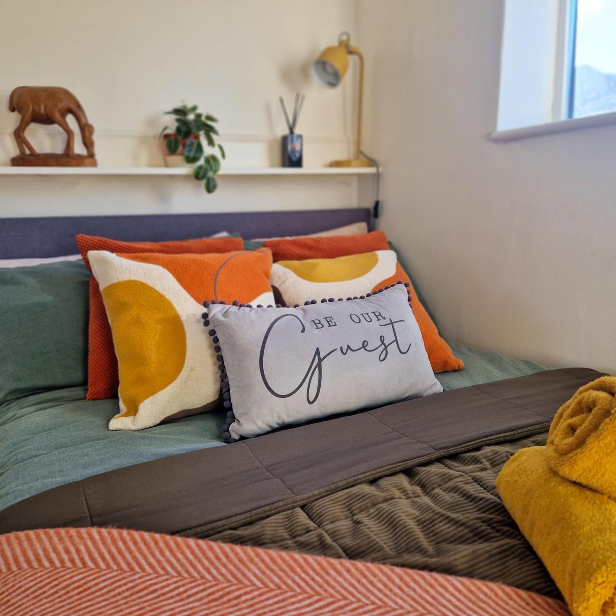 1-Bed Apartment, Close To Kensington Olympia With Free Wi-Fi & Netflix Londra Exterior foto