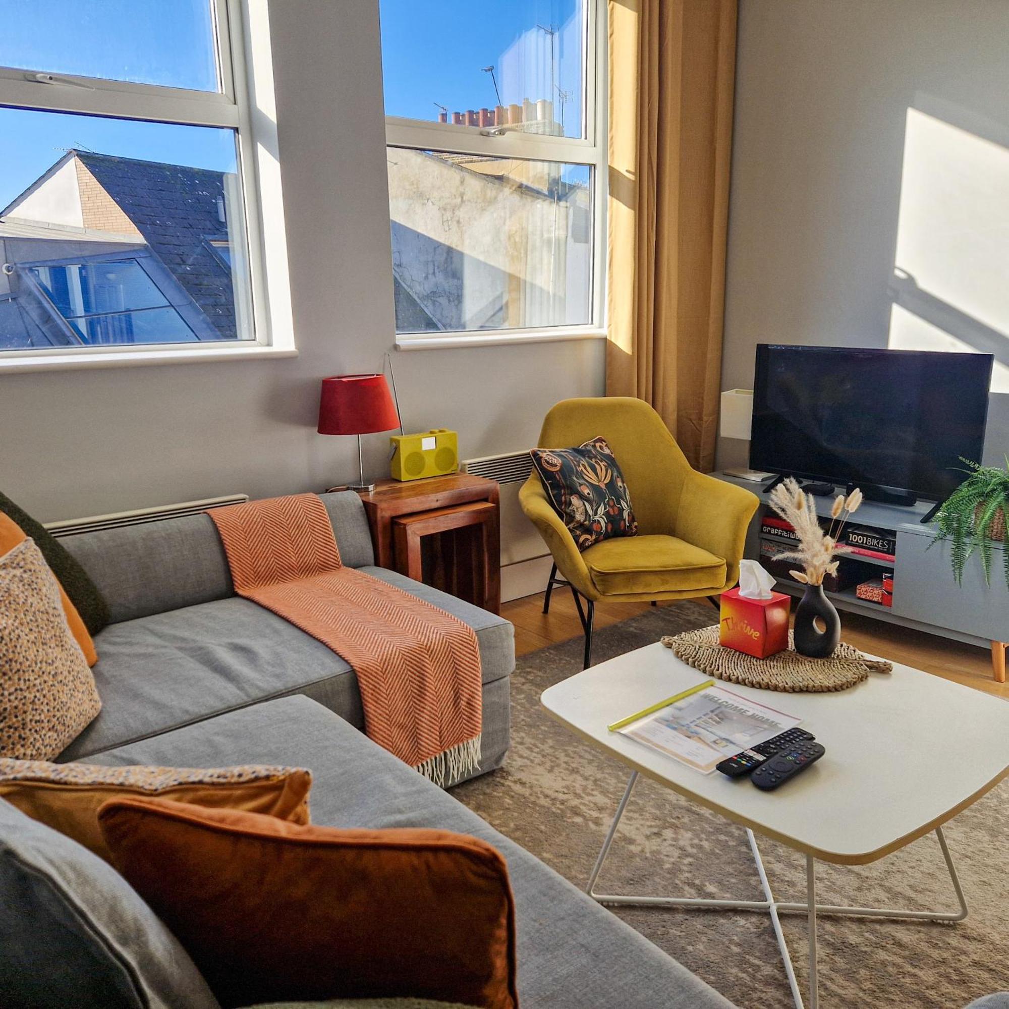 1-Bed Apartment, Close To Kensington Olympia With Free Wi-Fi & Netflix Londra Exterior foto